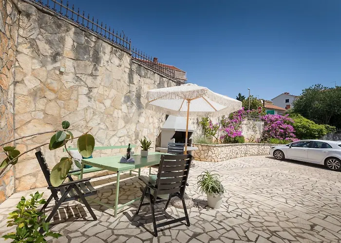 Salt&sky 아파트 풀라